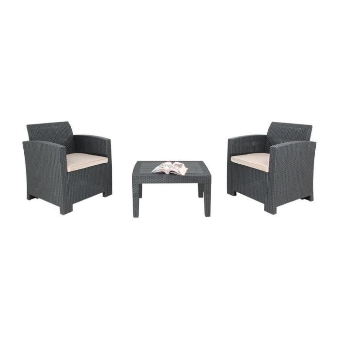 PP rotan tafel en stoelen met kussens.