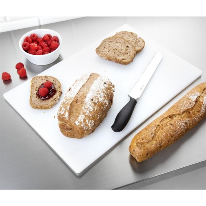 Witte snijplank voor kaas en brood.