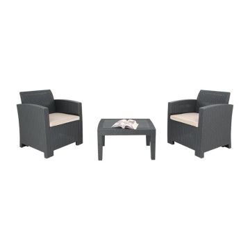 PP rotan tafel en stoelen met kussens.