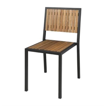 stalen-stoelen-met-acaciahout