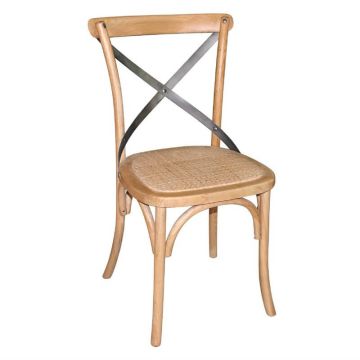 houten-stoelen-met-gekruiste-rugleuning