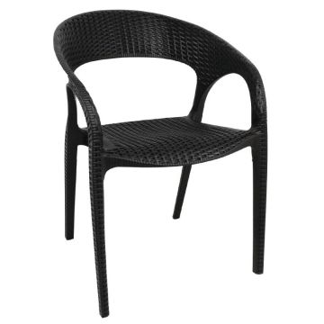 stapelbare-zwarte-rotan-stoelen